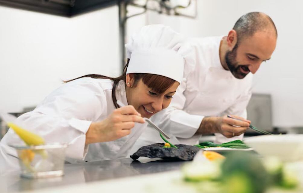 Quels diplômes sont requis pour devenir chef de production en restauration collective ?